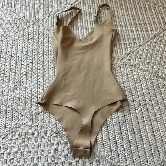 SOLD Skims Body Unlined Plunge Thong Bodysuit - Picture 3 of 5